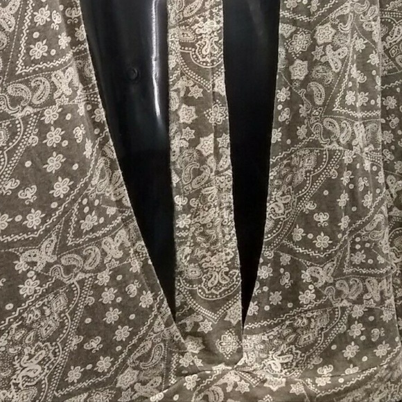 🆕 BKE Paisley Boho Sequin Top 🌿🌼 - Picture 7 of 10